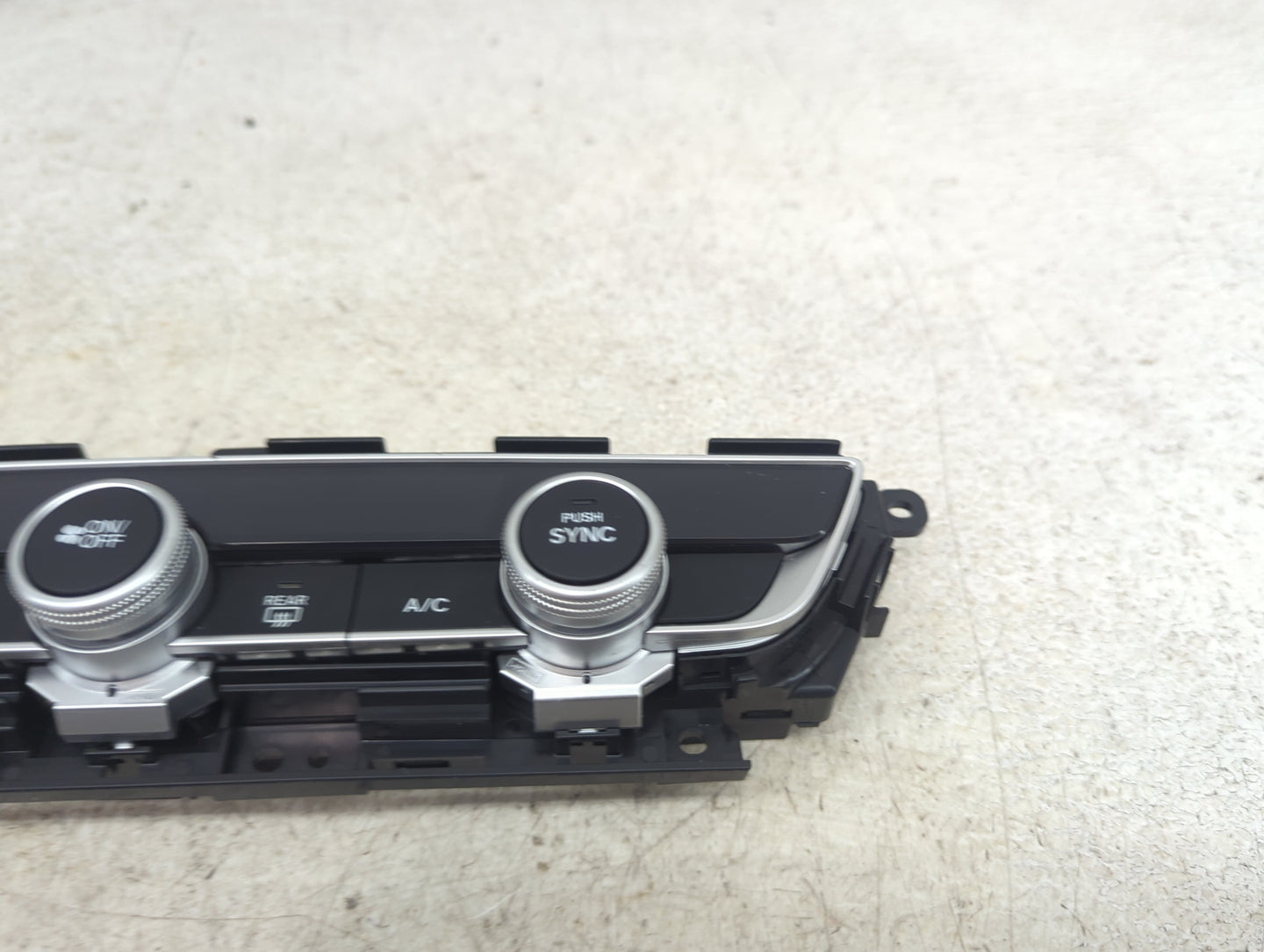 2018-2020 Honda Accord Climate Control Module Temperature AC/Heater Replacement P/N:79610TVAA016M1 SANWA2A409G Fits OEM Used