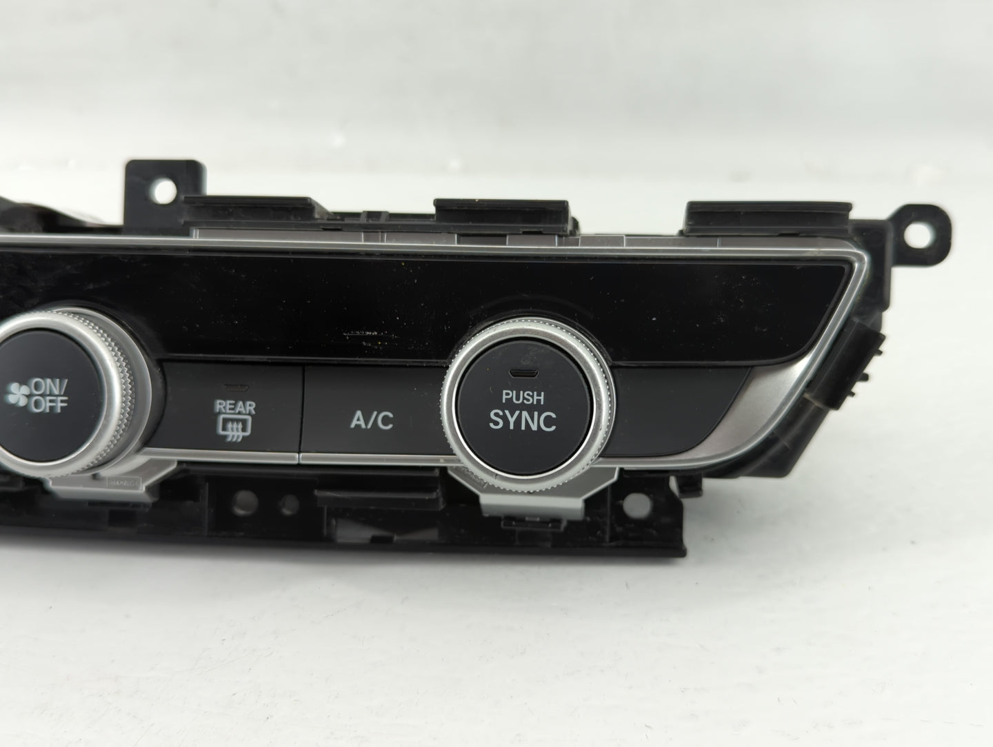 2018-2020 Honda Accord Climate Control Module Temperature AC/Heater Replacement P/N:79610TVAA016M1 Fits Fits 2018 2019 2020 