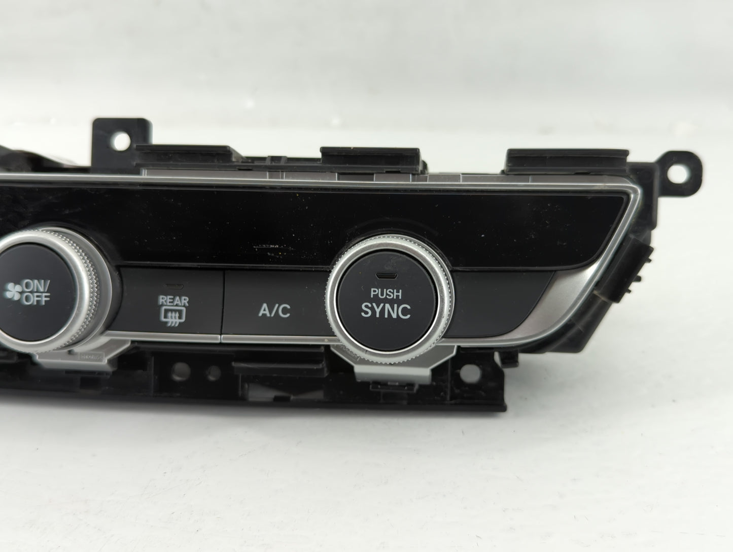 2018-2020 Honda Accord Climate Control Module Temperature AC/Heater Replacement P/N:79610TVAA016M1 Fits Fits 2018 2019 2020 