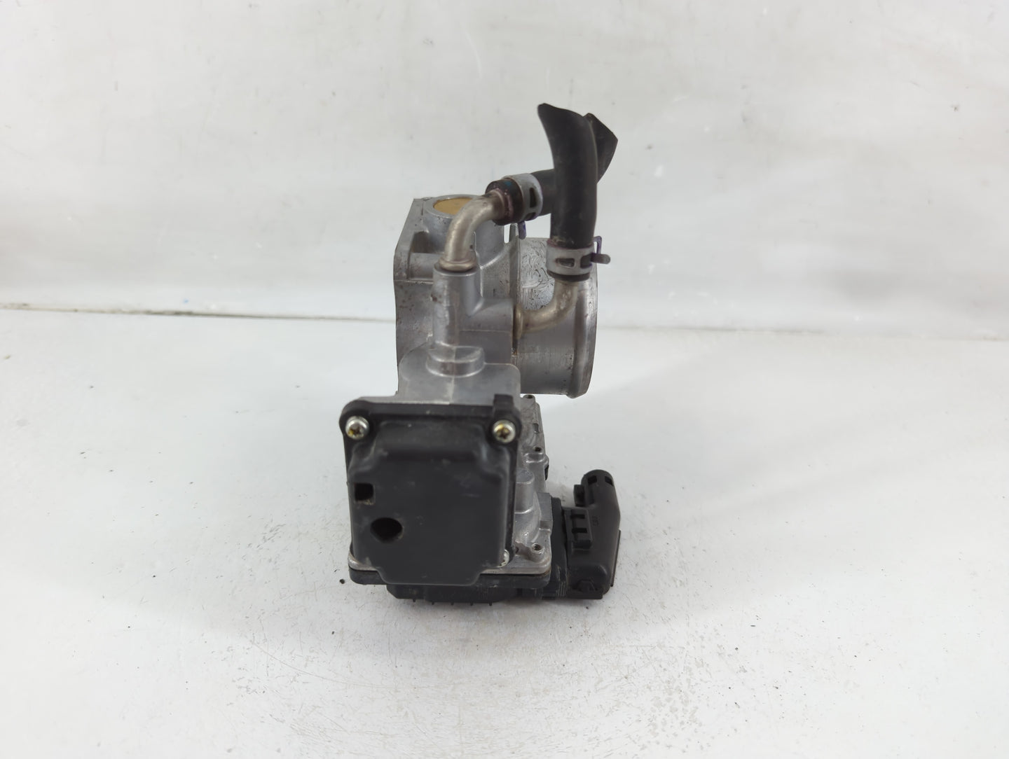 2016-2022 Honda Civic Throttle Body P/N:M22859073200 GMG9A Fits Fits 2016 2017 2018 2019 2020 2021 2022 OEM Used Auto Parts 