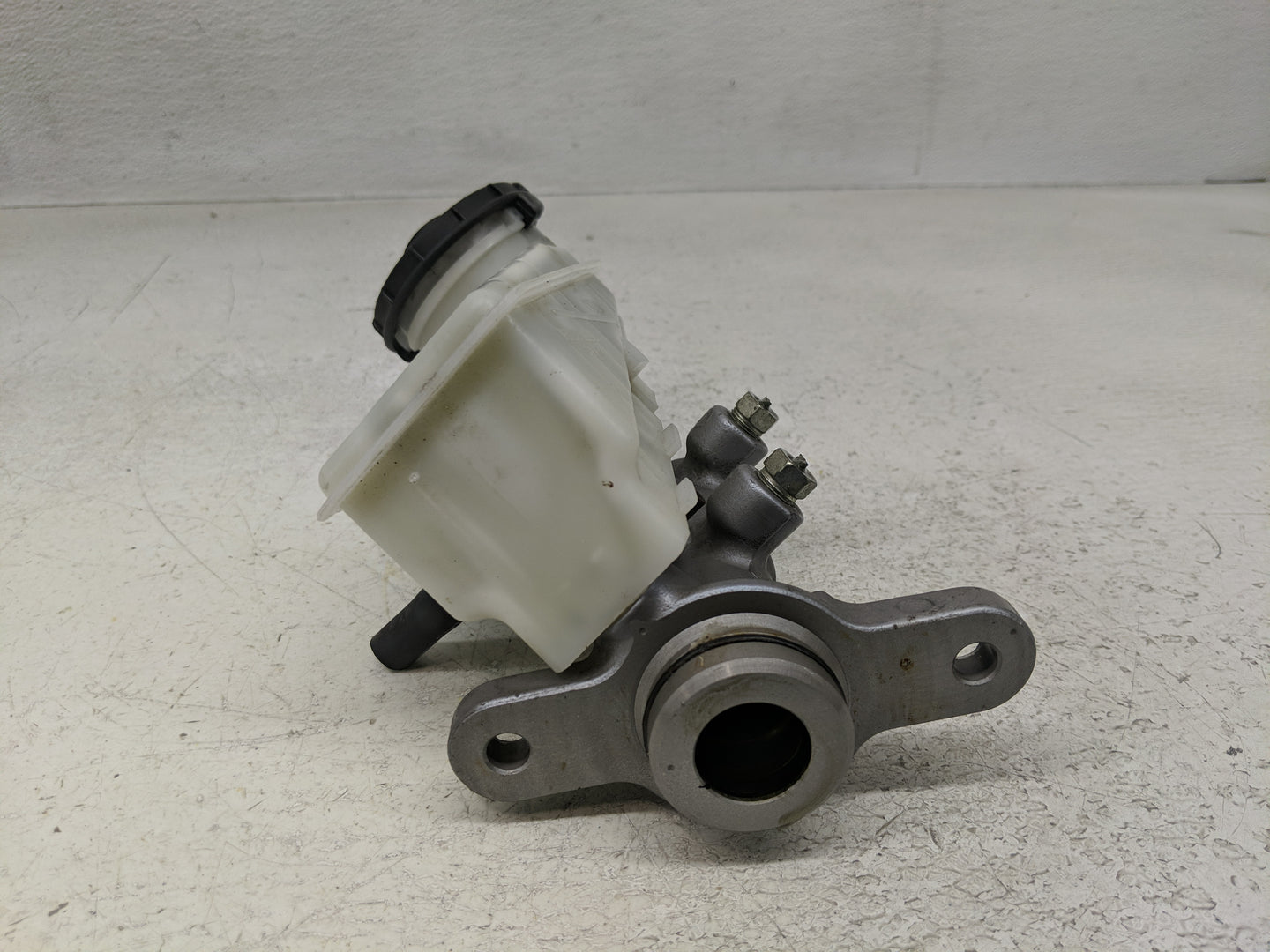 2016-2020 Honda Civic Brake Master Cylinder 1302589 - Oemusedautoparts1.com