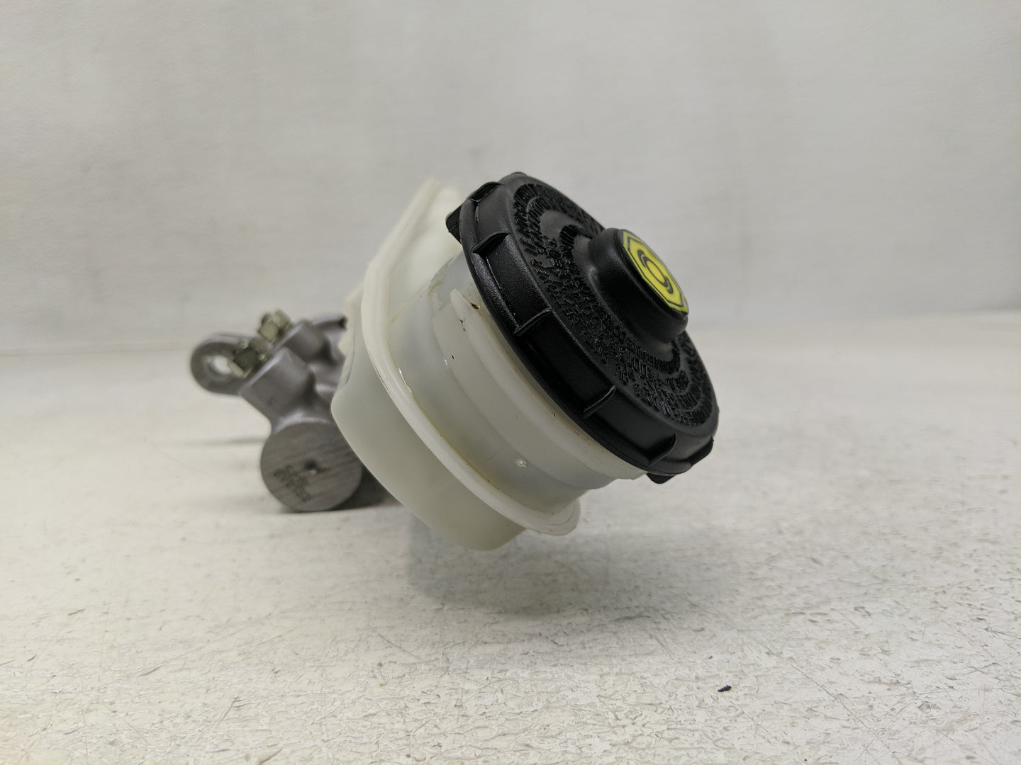 2016-2020 Honda Civic Brake Master Cylinder 1302589 - Oemusedautoparts1.com