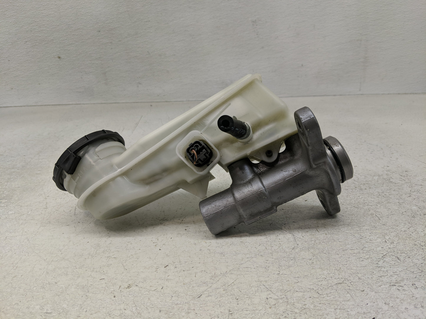 2016-2020 Honda Civic Brake Master Cylinder 1302589 - Oemusedautoparts1.com