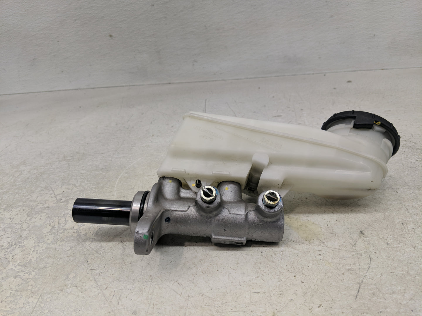 2017-2021 Honda Civic Brake Master Cylinder 1312048 - Oemusedautoparts1.com