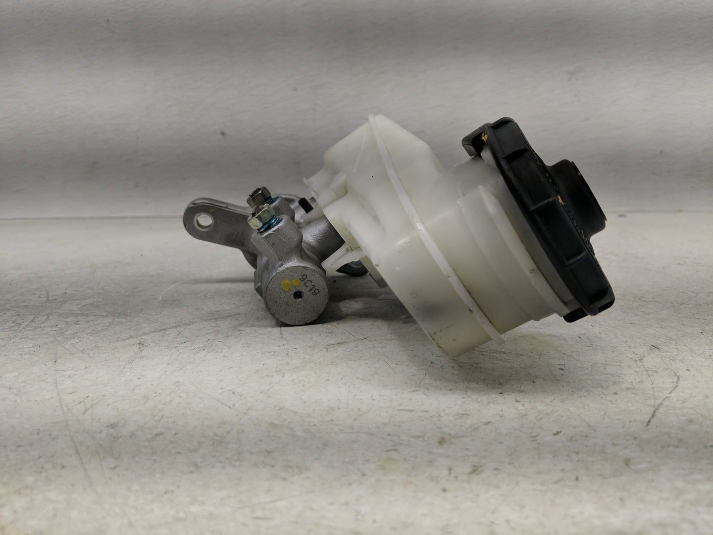 2017-2021 Honda Civic Brake Master Cylinder 1312048 - Oemusedautoparts1.com