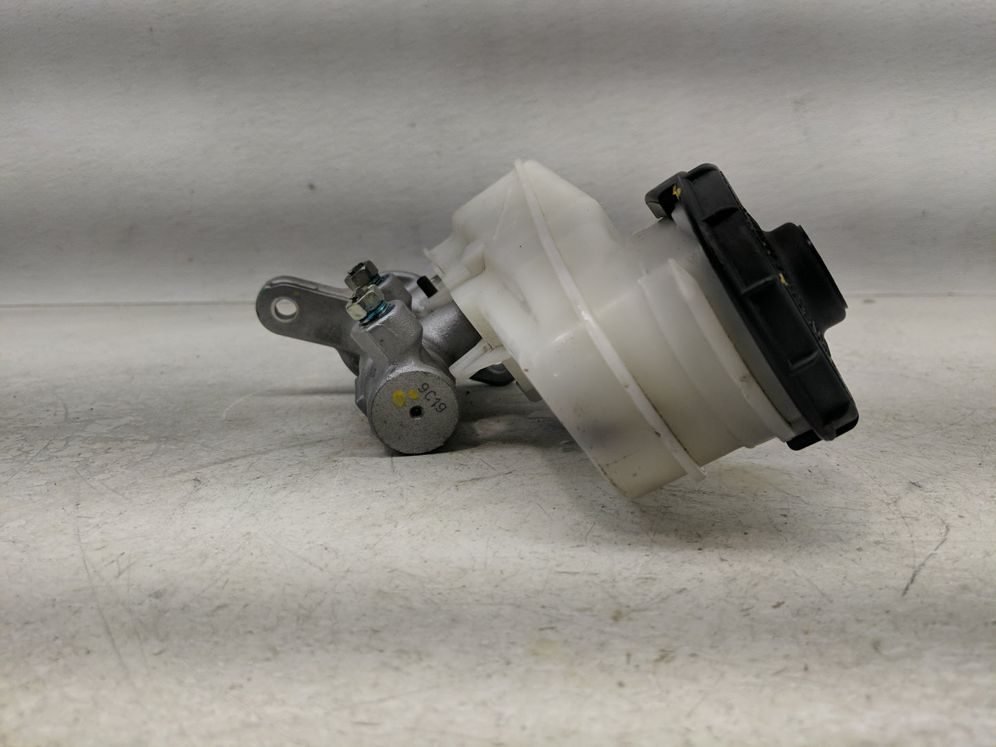 2017-2021 Honda Civic Brake Master Cylinder 1312048 - Oemusedautoparts1.com