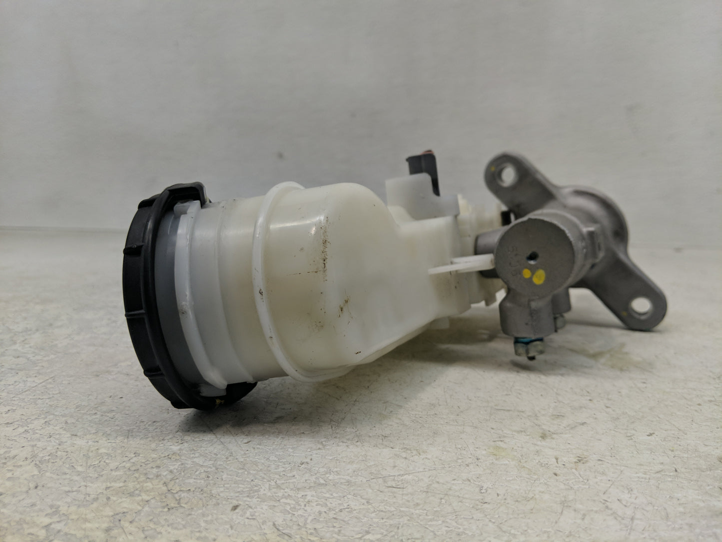 2017-2021 Honda Civic Brake Master Cylinder 1312048 - Oemusedautoparts1.com