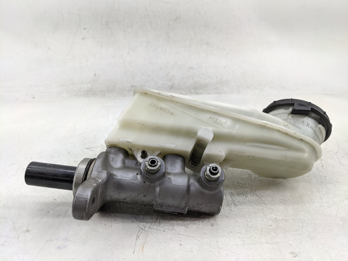 2016-2021 Honda Civic Brake Master Cylinder 1376808 - Oemusedautoparts1.com