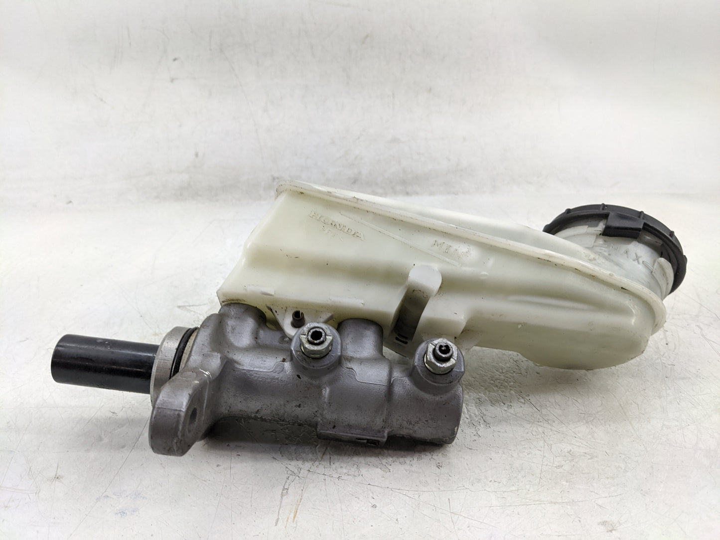 2016-2021 Honda Civic Brake Master Cylinder 1376808 - Oemusedautoparts1.com