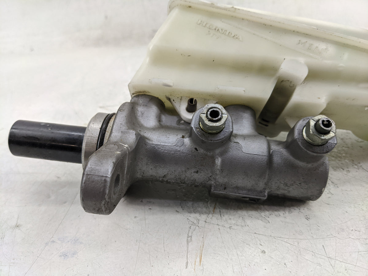 2016-2021 Honda Civic Brake Master Cylinder 1376808 - Oemusedautoparts1.com
