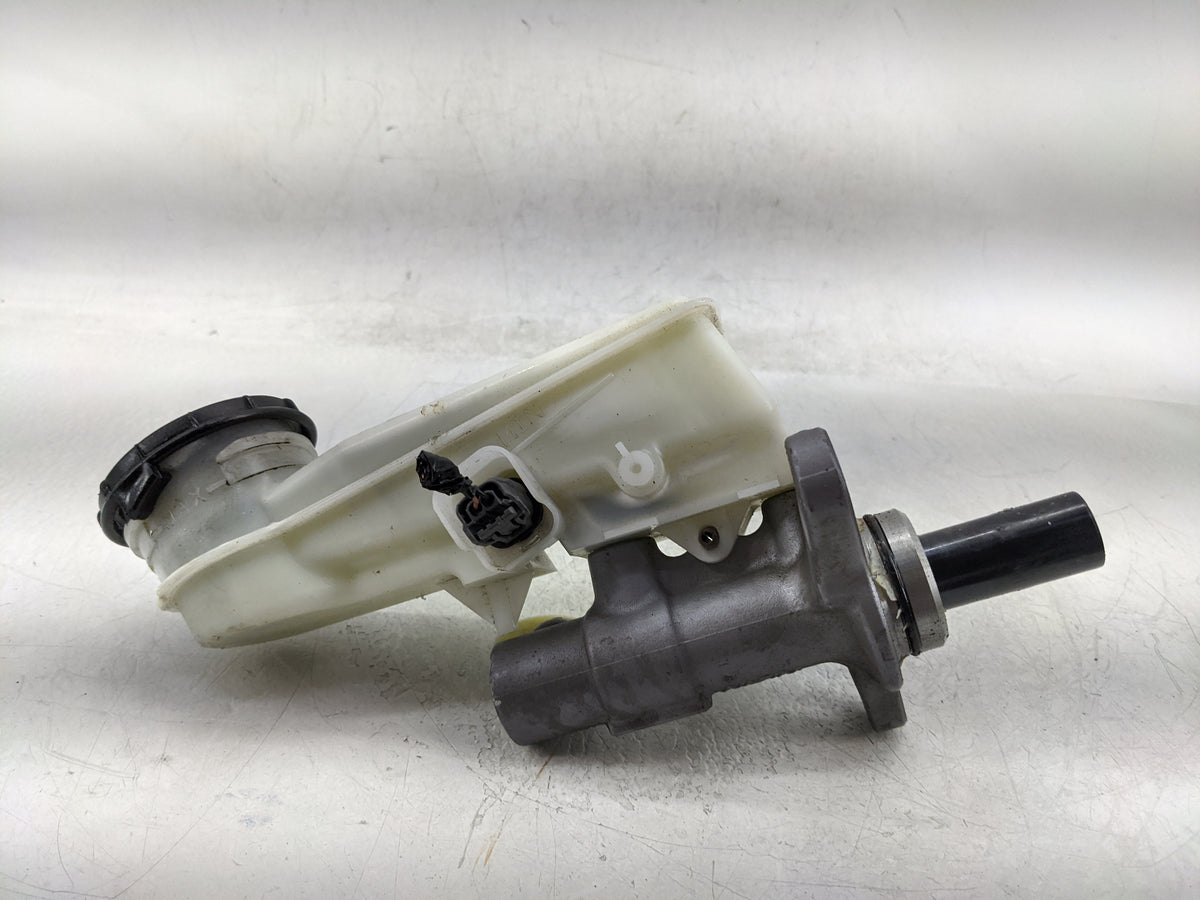 2016-2021 Honda Civic Brake Master Cylinder 1376808 - Oemusedautoparts1.com