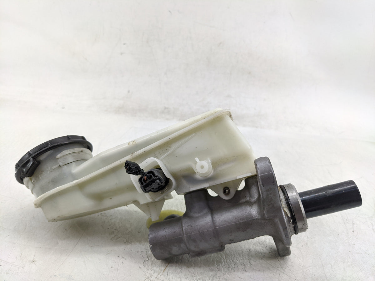 2016-2021 Honda Civic Brake Master Cylinder 1376808 - Oemusedautoparts1.com