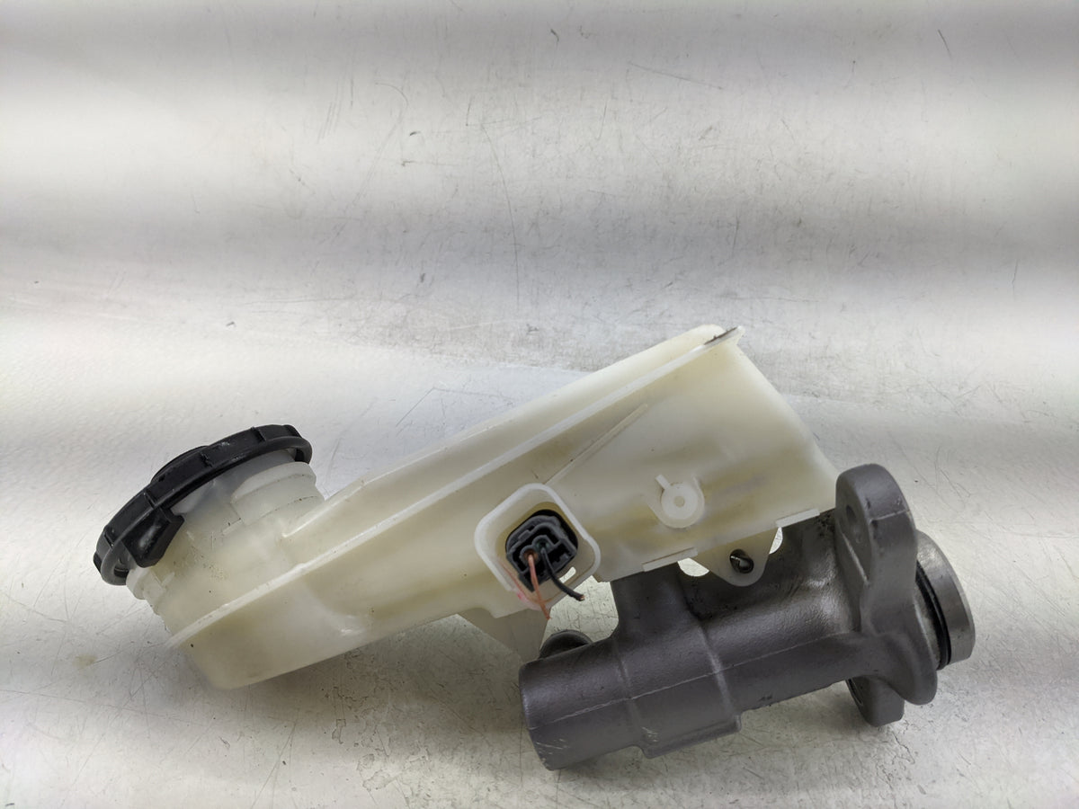 2016-2021 Honda Civic Brake Master Cylinder 1377107 - Oemusedautoparts1.com
