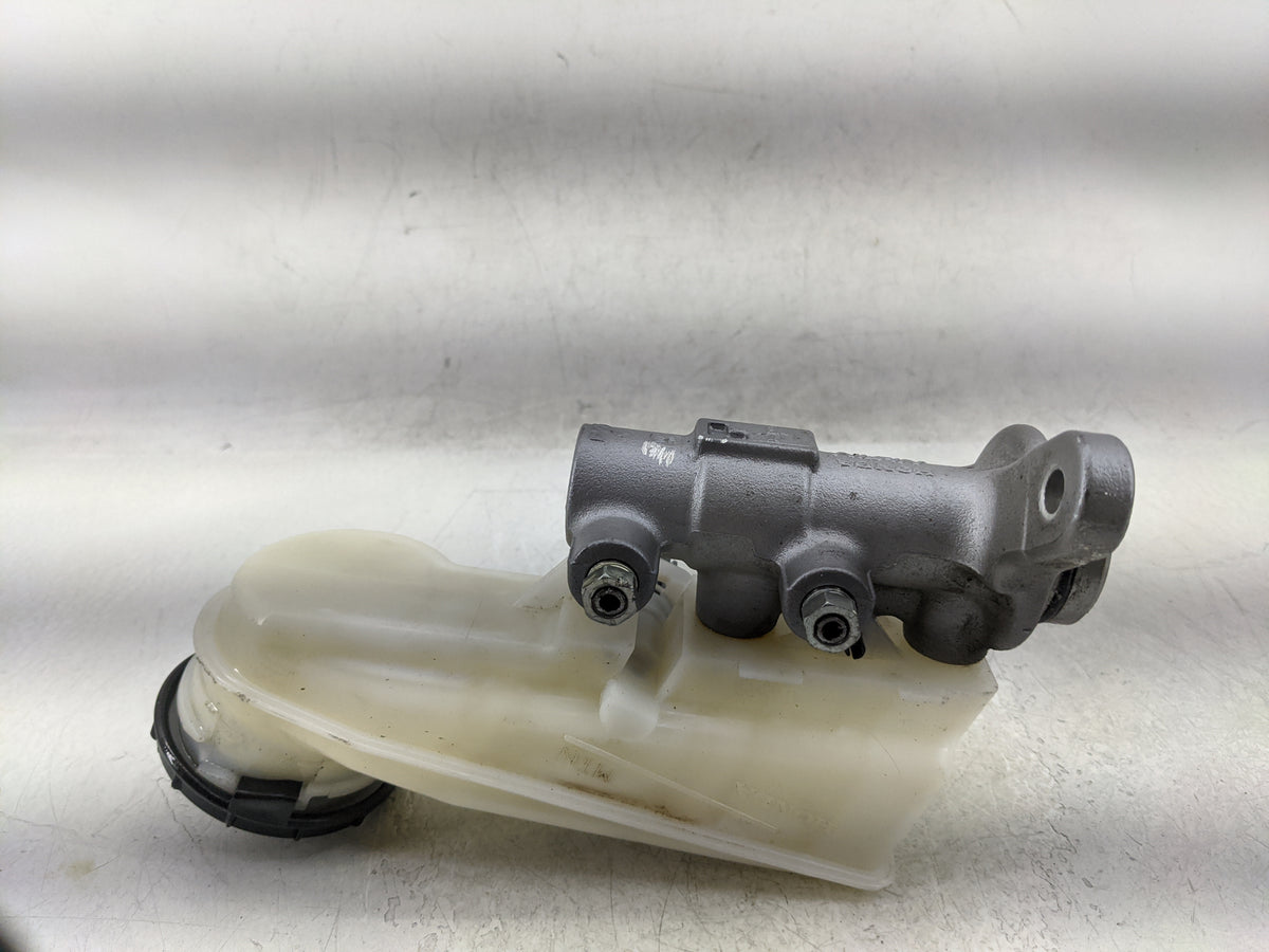 2016-2021 Honda Civic Brake Master Cylinder 1377107 - Oemusedautoparts1.com