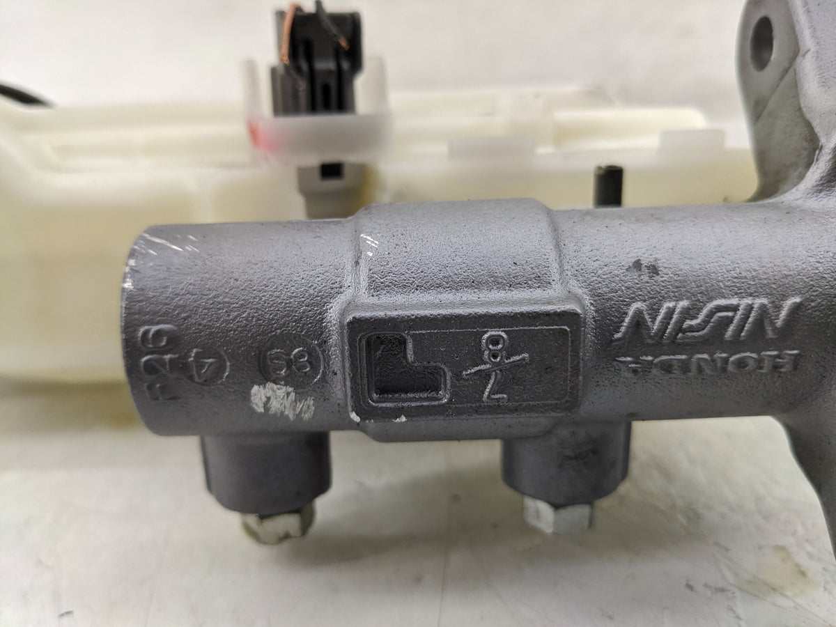 2016-2021 Honda Civic Brake Master Cylinder 1377107 - Oemusedautoparts1.com