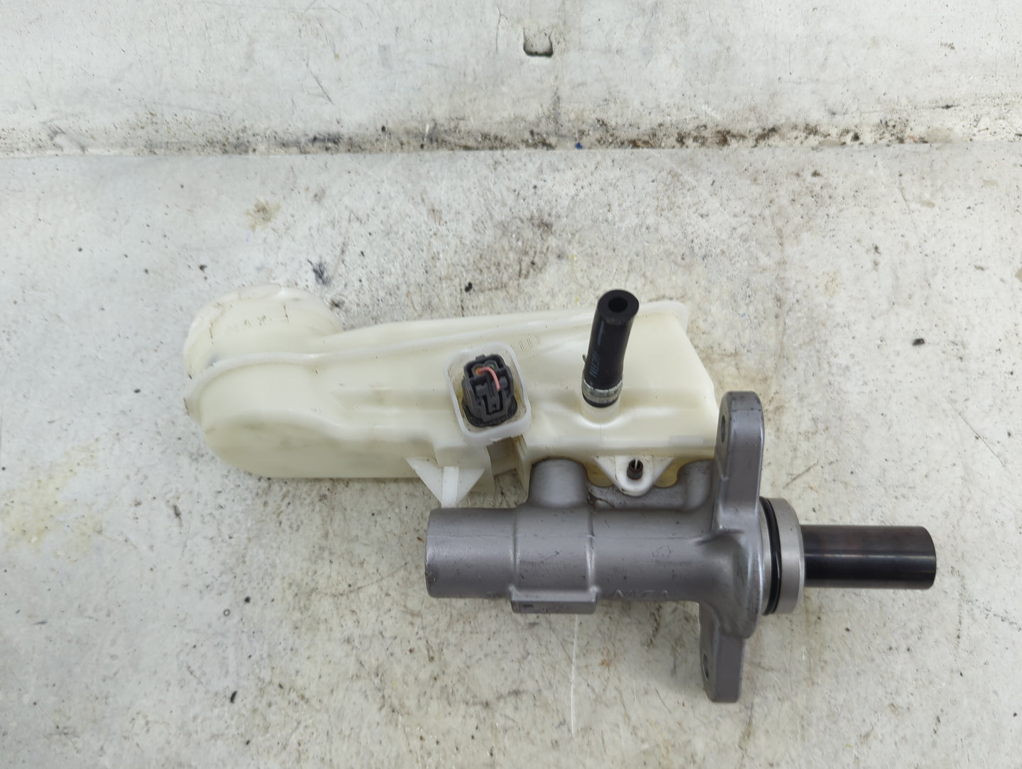 2016-2020 Honda Civic Brake Master Cylinder 1490418 - Oemusedautoparts1.com