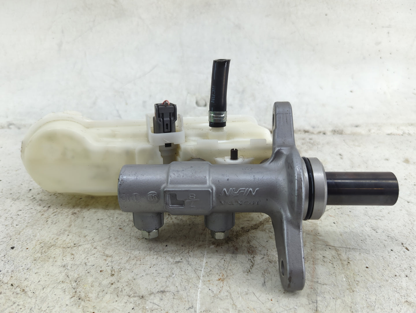 2016-2020 Honda Civic Brake Master Cylinder 1490418 - Oemusedautoparts1.com