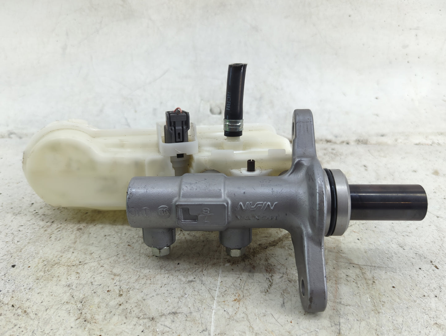 2016-2020 Honda Civic Brake Master Cylinder 1490418 - Oemusedautoparts1.com