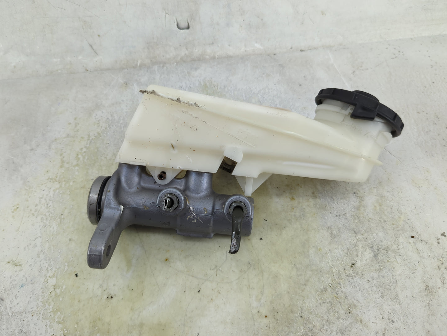 2016-2021 Honda Civic Brake Master Cylinder 1490649 - Oemusedautoparts1.com