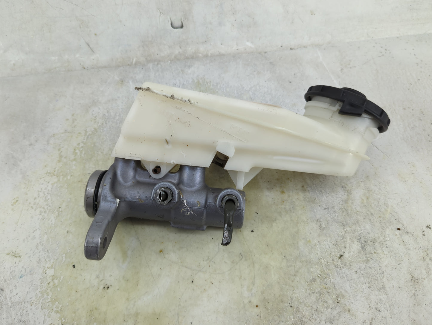 2016-2021 Honda Civic Brake Master Cylinder 1490649 - Oemusedautoparts1.com