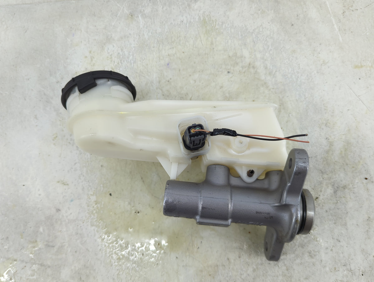 2016-2021 Honda Civic Brake Master Cylinder 1490649 - Oemusedautoparts1.com