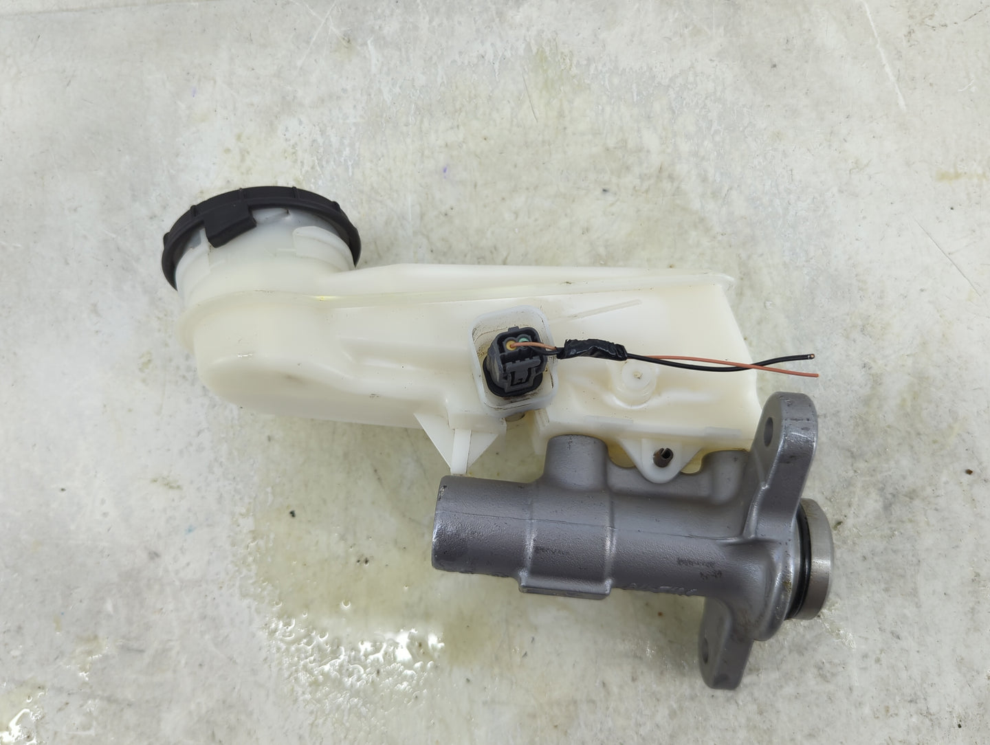 2016-2021 Honda Civic Brake Master Cylinder 1490649 - Oemusedautoparts1.com