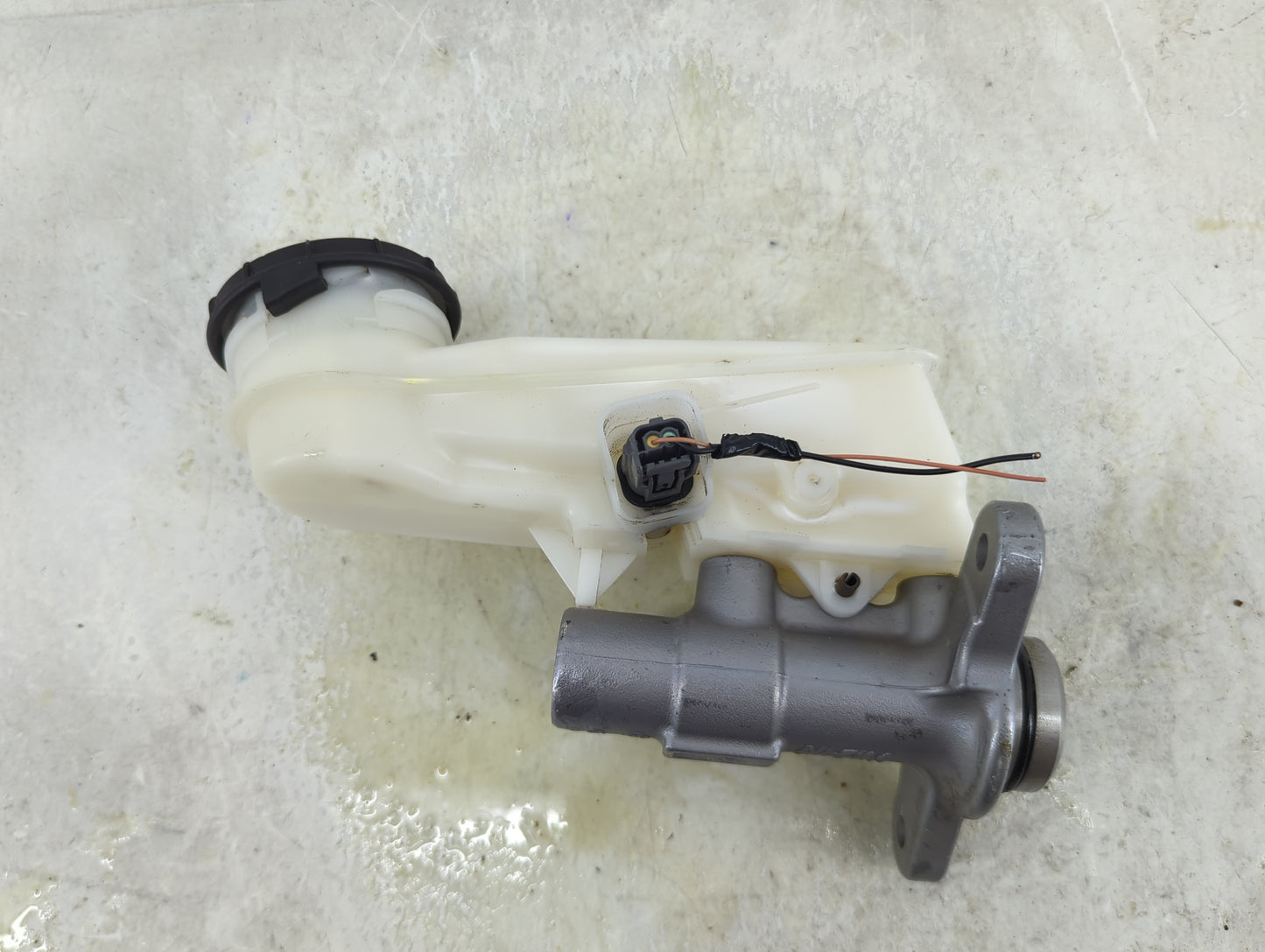 2016-2021 Honda Civic Brake Master Cylinder 1490649 - Oemusedautoparts1.com