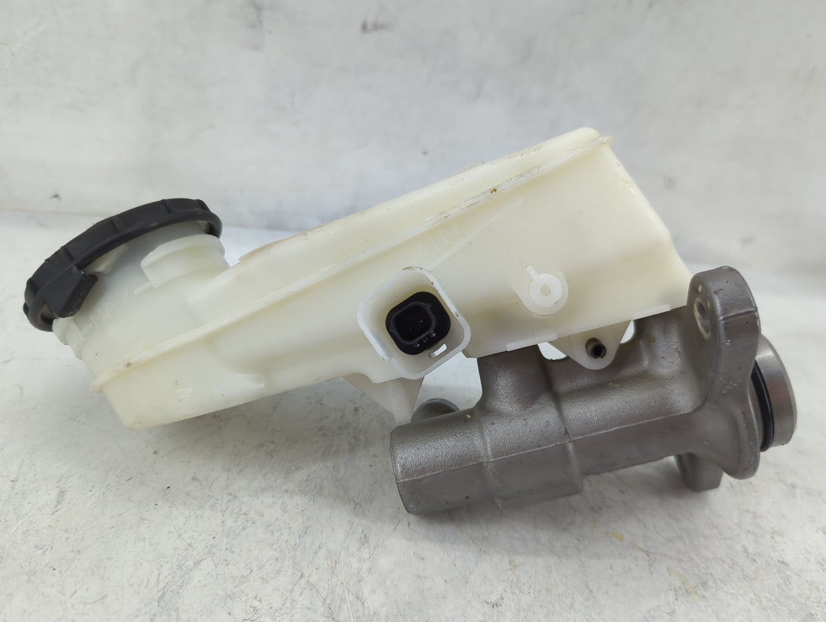 2017-2021 Honda Civic Brake Master Cylinder 1498448 - Oemusedautoparts1.com