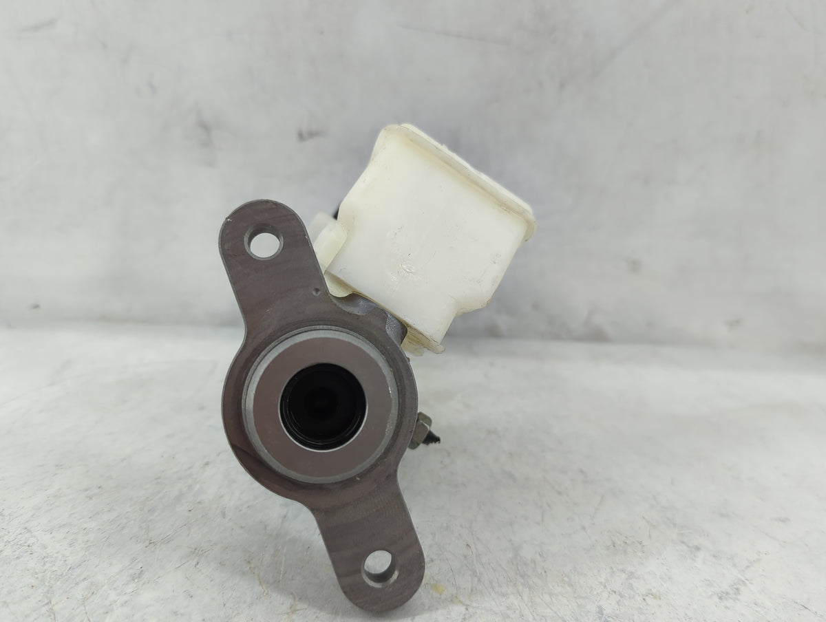 2017-2021 Honda Civic Brake Master Cylinder 1498448 - Oemusedautoparts1.com