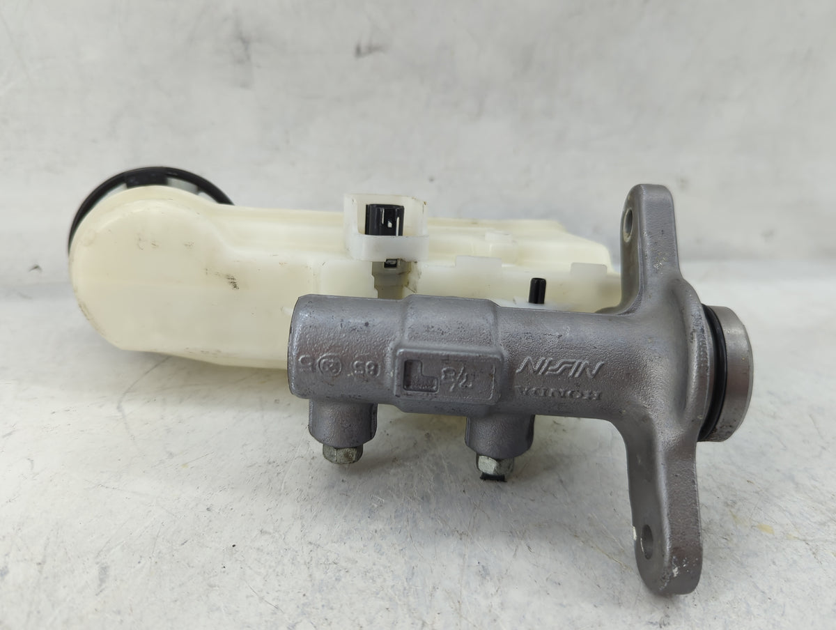 2017-2021 Honda Civic Brake Master Cylinder 1498448 - Oemusedautoparts1.com