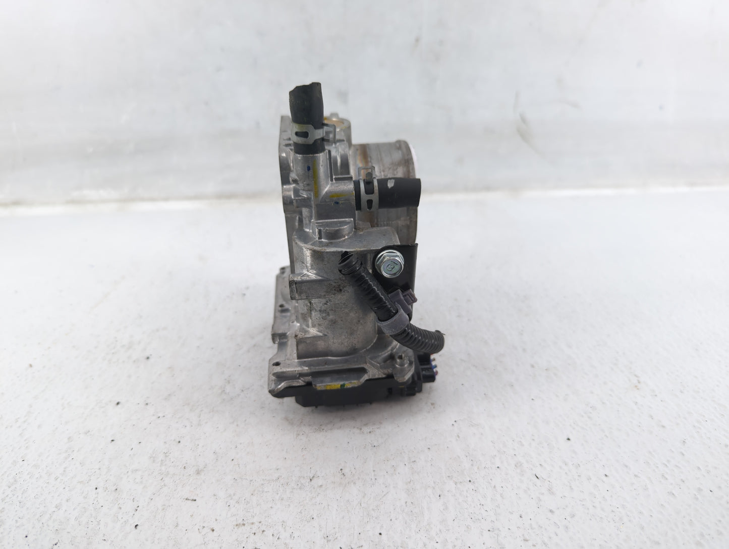 2016-2022 Honda Civic Throttle Body P/N:GMH1A M190121 Fits Fits 2016 2017 2018 2019 2020 2021 2022 OEM Used Auto Parts - Oem