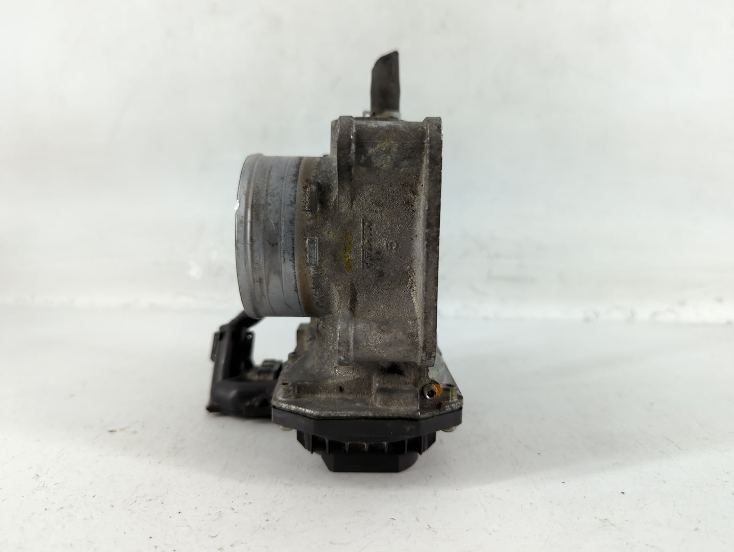 2016-2022 Honda Civic Throttle Body P/N:896188 M70105, GMH1A Fits Fits 2016 2017 2018 2019 2020 2021 2022 OEM Used Auto Part