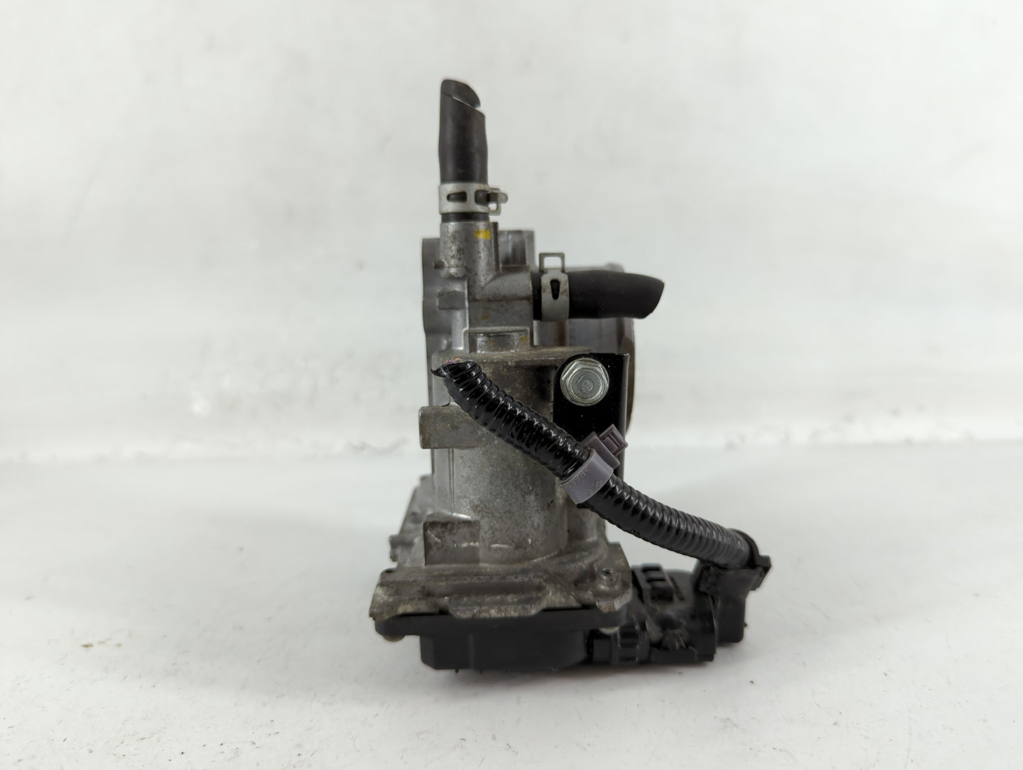 2016-2022 Honda Civic Throttle Body P/N:896188 M70105, GMH1A Fits Fits 2016 2017 2018 2019 2020 2021 2022 OEM Used Auto Part