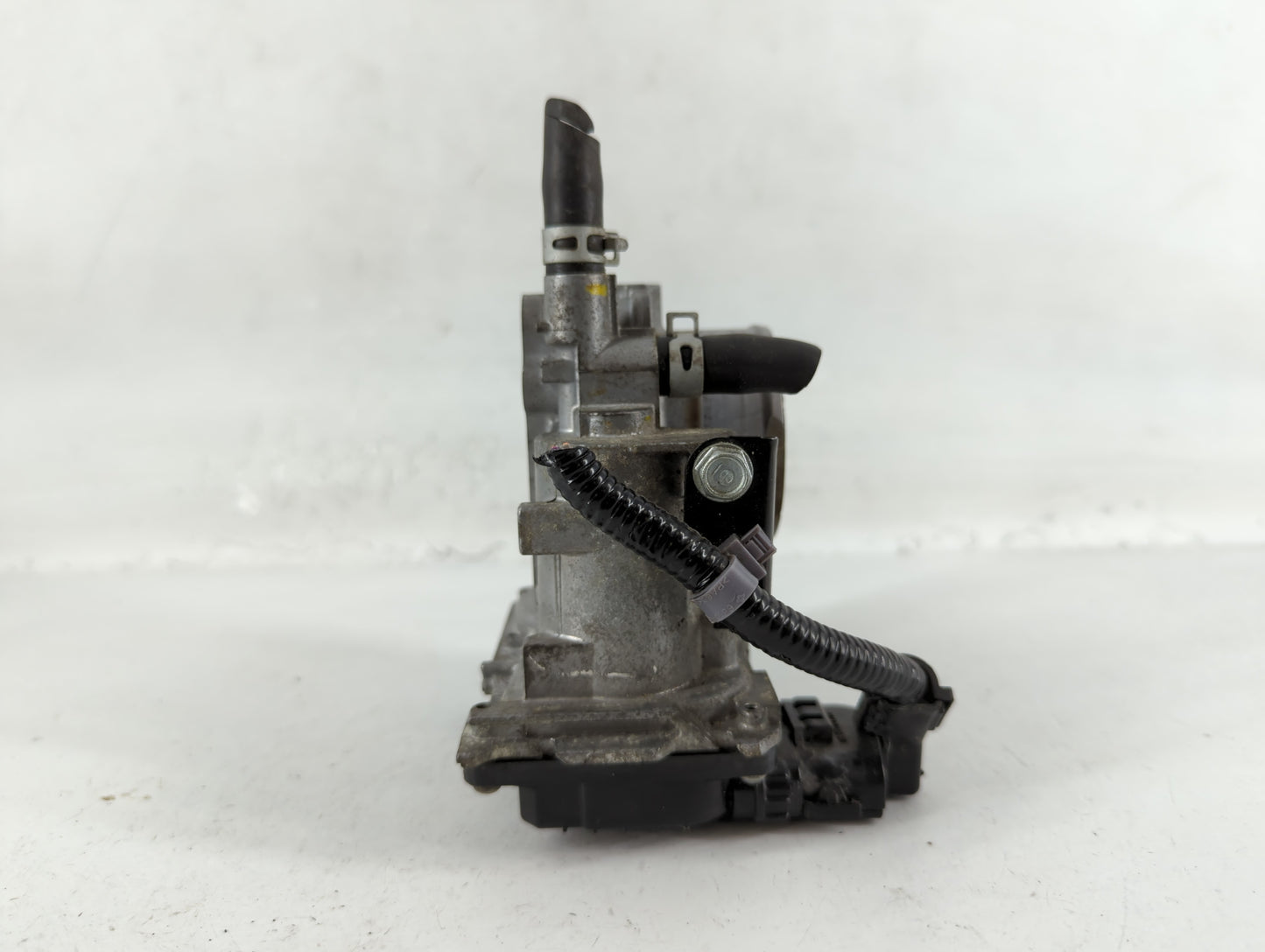 2016-2022 Honda Civic Throttle Body P/N:896188 M70105, GMH1A Fits Fits 2016 2017 2018 2019 2020 2021 2022 OEM Used Auto Part