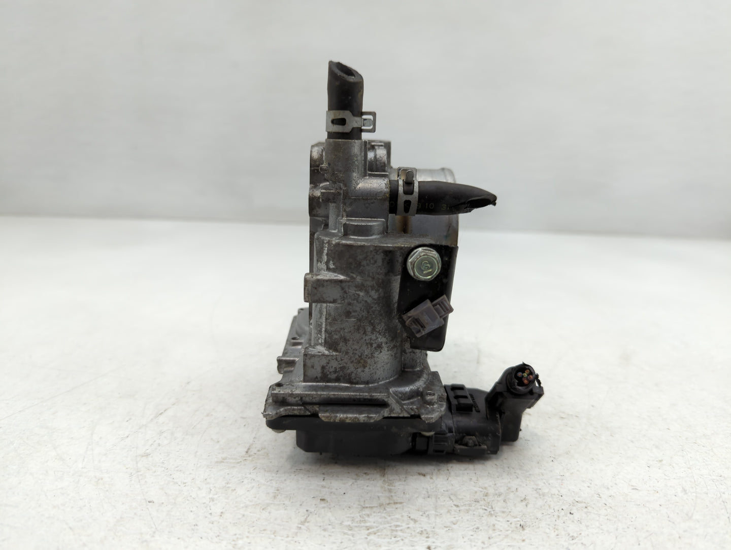 2016-2022 Honda Civic Throttle Body P/N:M90130 GMH1A, 049323 Fits Fits 2016 2017 2018 2019 2020 2021 2022 OEM Used Auto Part