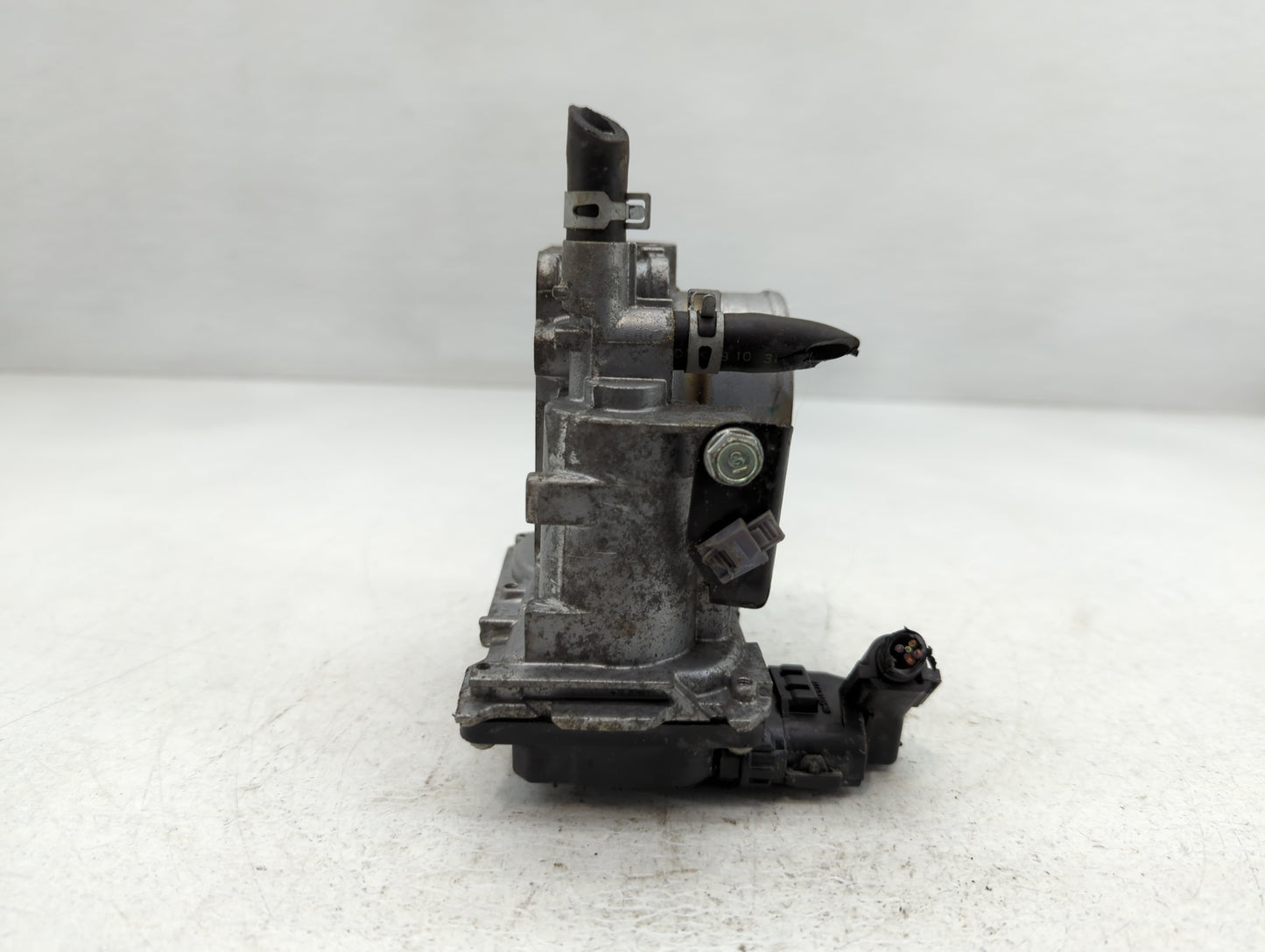 2016-2022 Honda Civic Throttle Body P/N:M90130 GMH1A, 049323 Fits Fits 2016 2017 2018 2019 2020 2021 2022 OEM Used Auto Part