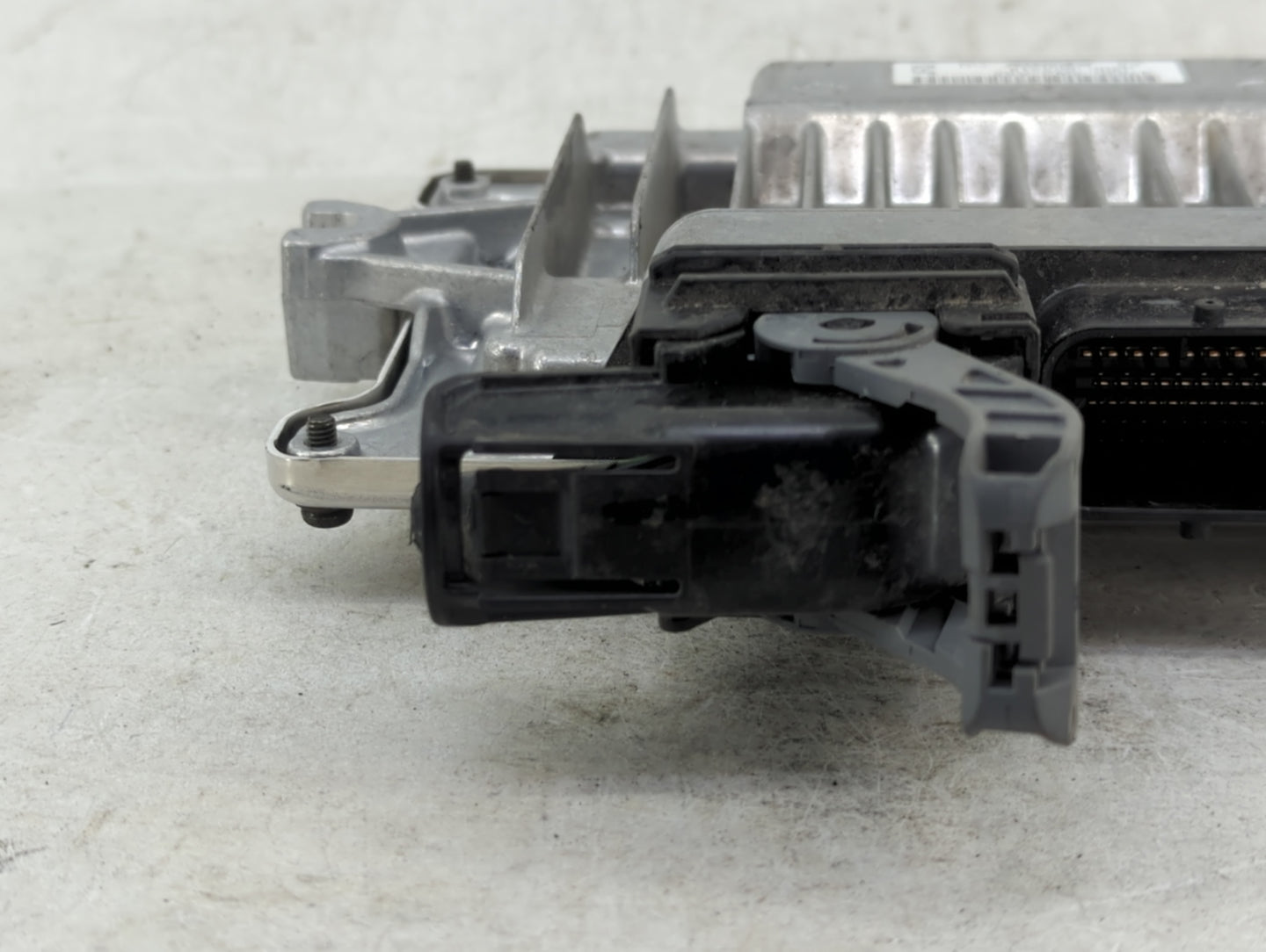 2019-2020 Honda Clarity PCM Engine Control Computer ECU ECM PCU OEM P/N:37820-5WJ-A62 Fits Fits 2019 2020 OEM Used Auto Part