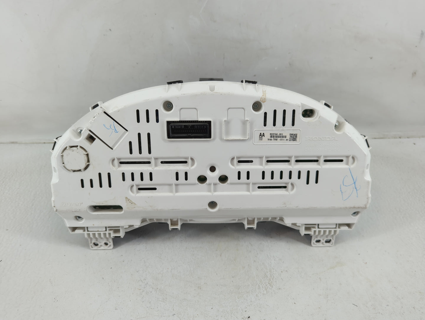 2017-2022 Honda Cr-V Instrument Cluster Speedometer Gauges P/N:78100-THW-A111-M1 Fits Fits 2017 2018 2019 2020 2021 2022 OEM