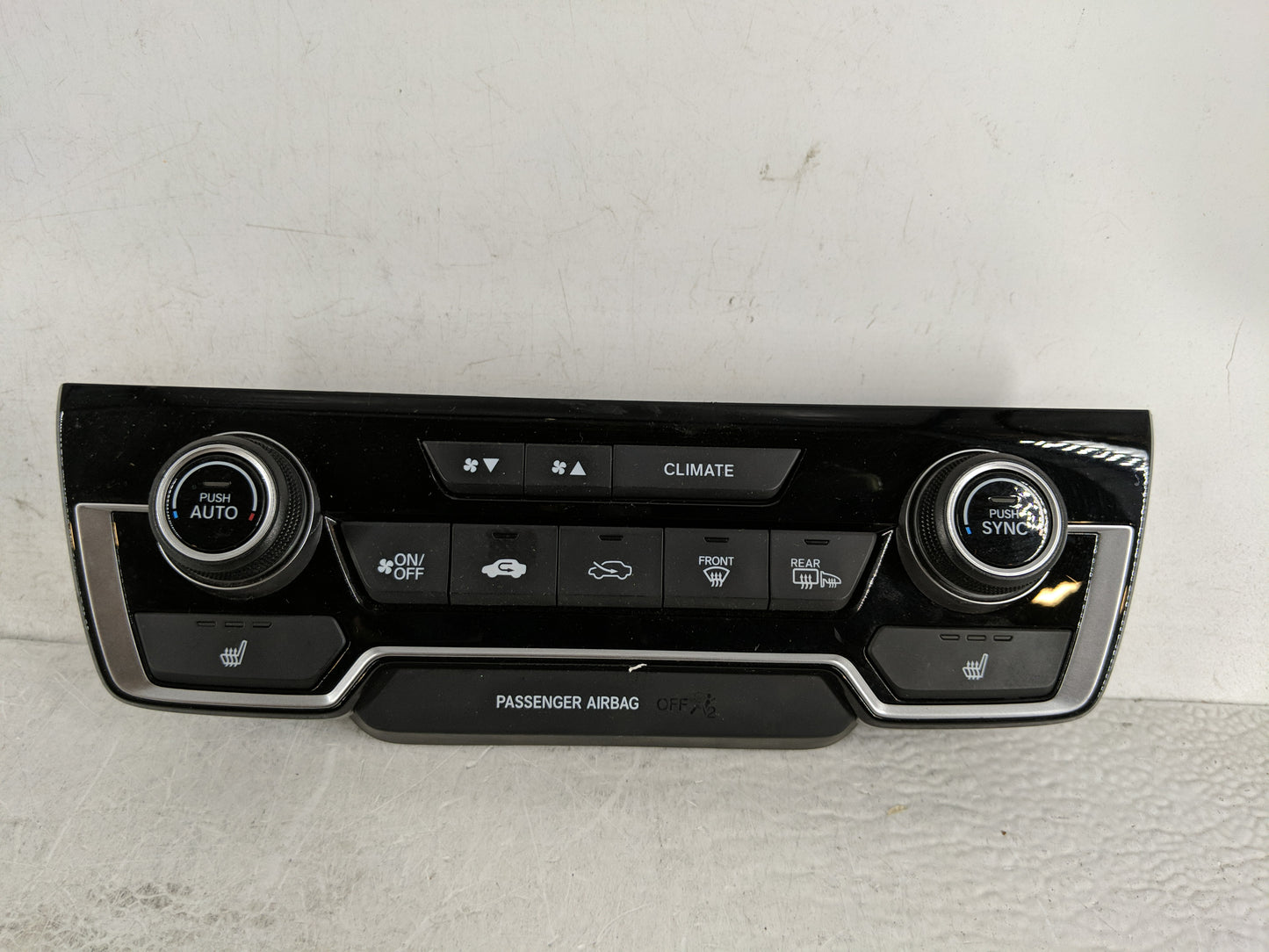 2017-2022 Honda Cr-V Climate Control Module Temperature AC/Heater Replacement P/N:26819224608 NH900L Fits OEM Used Auto Part