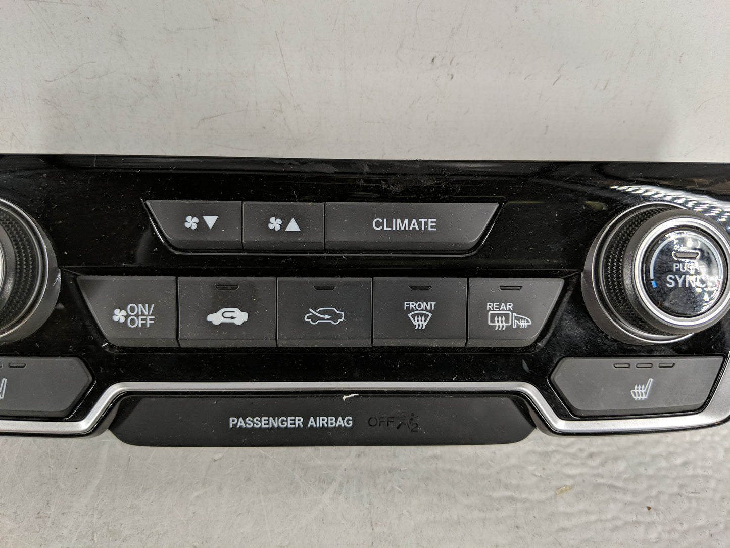 2017-2022 Honda Cr-V Climate Control Module Temperature AC/Heater Replacement P/N:26819224608 NH900L Fits OEM Used Auto Part