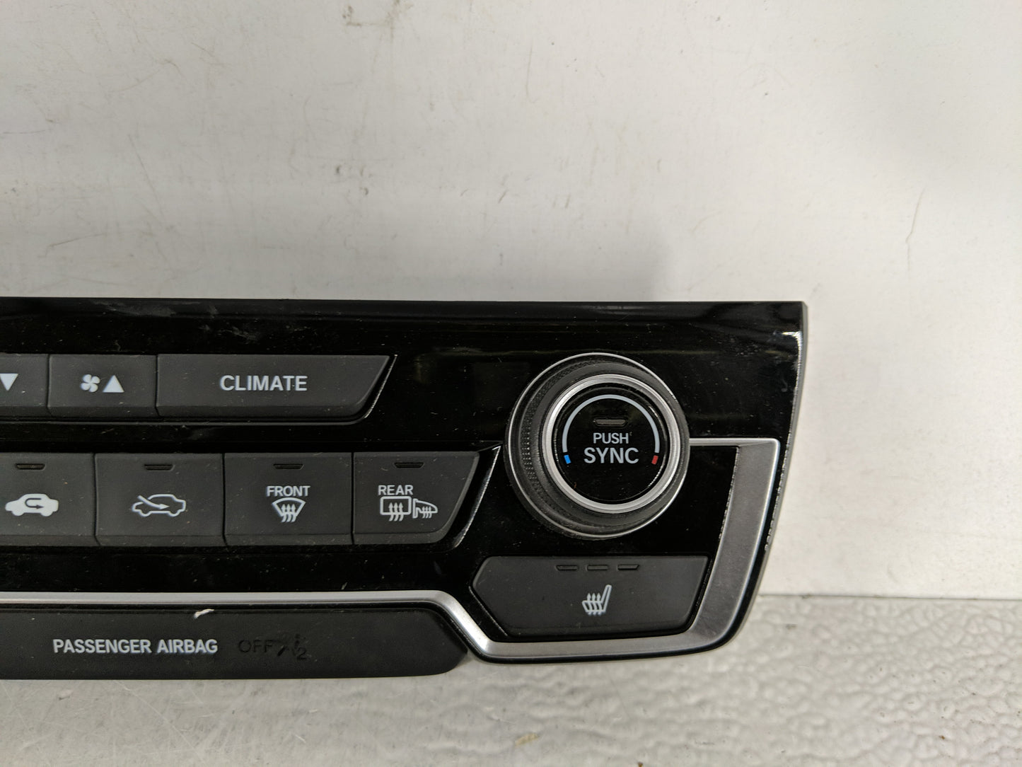 2017-2022 Honda Cr-V Climate Control Module Temperature AC/Heater Replacement P/N:26819224608 NH900L Fits OEM Used Auto Part