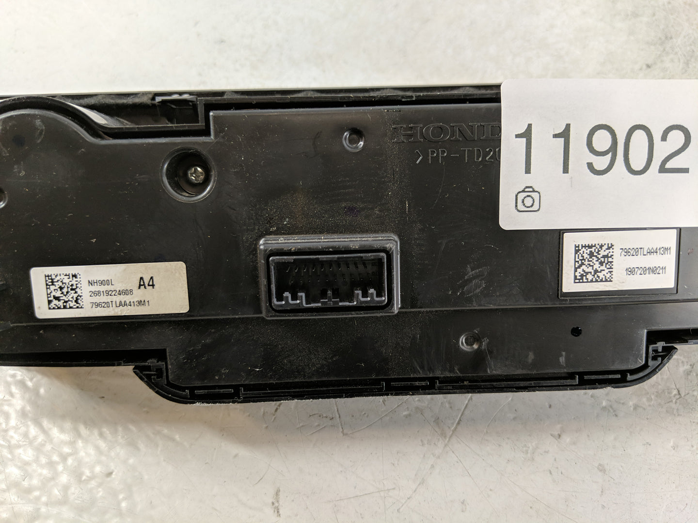 2017-2022 Honda Cr-V Climate Control Module Temperature AC/Heater Replacement P/N:26819224608 NH900L Fits OEM Used Auto Part