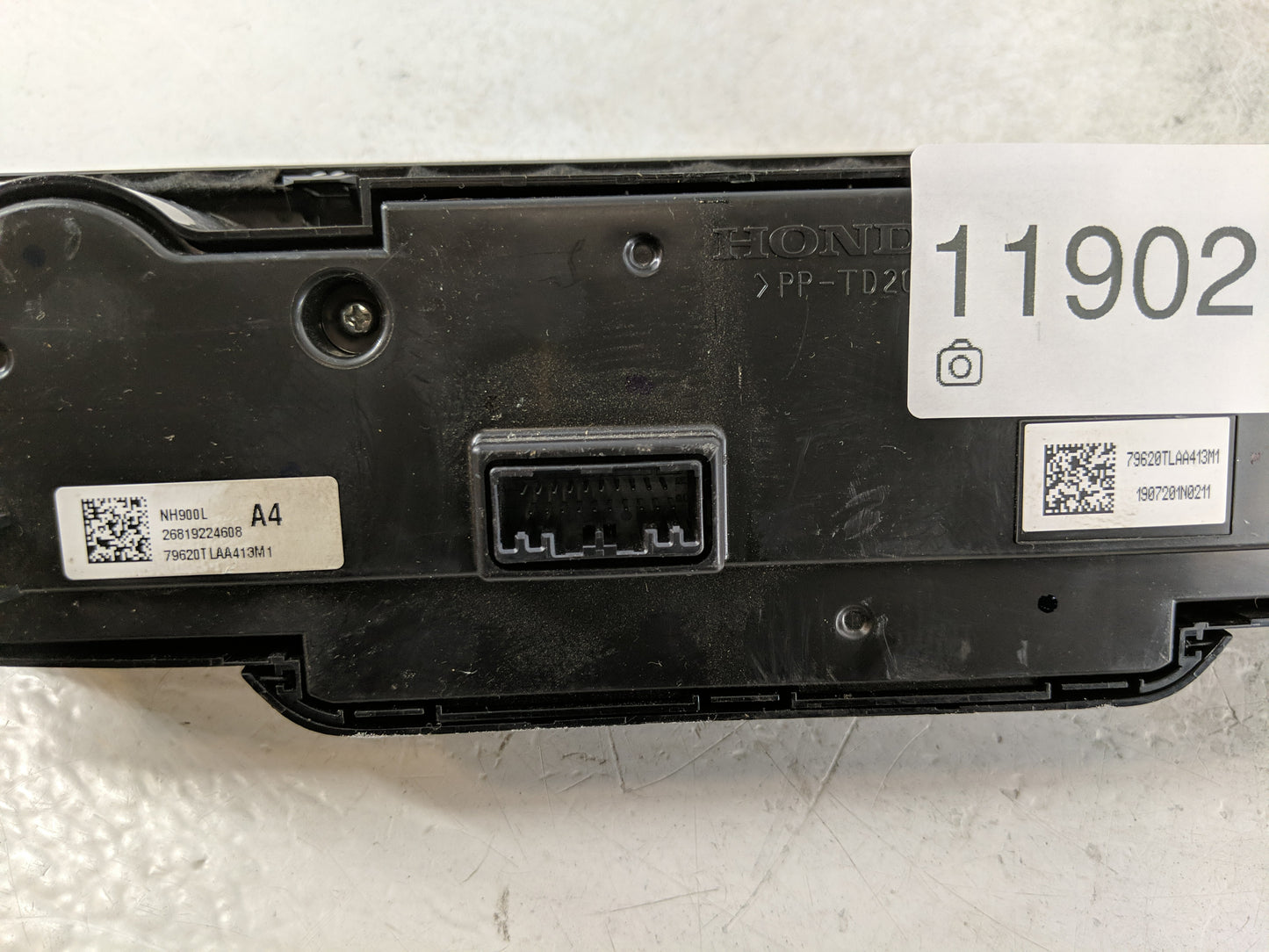 2017-2022 Honda Cr-V Climate Control Module Temperature AC/Heater Replacement P/N:26819224608 NH900L Fits OEM Used Auto Part