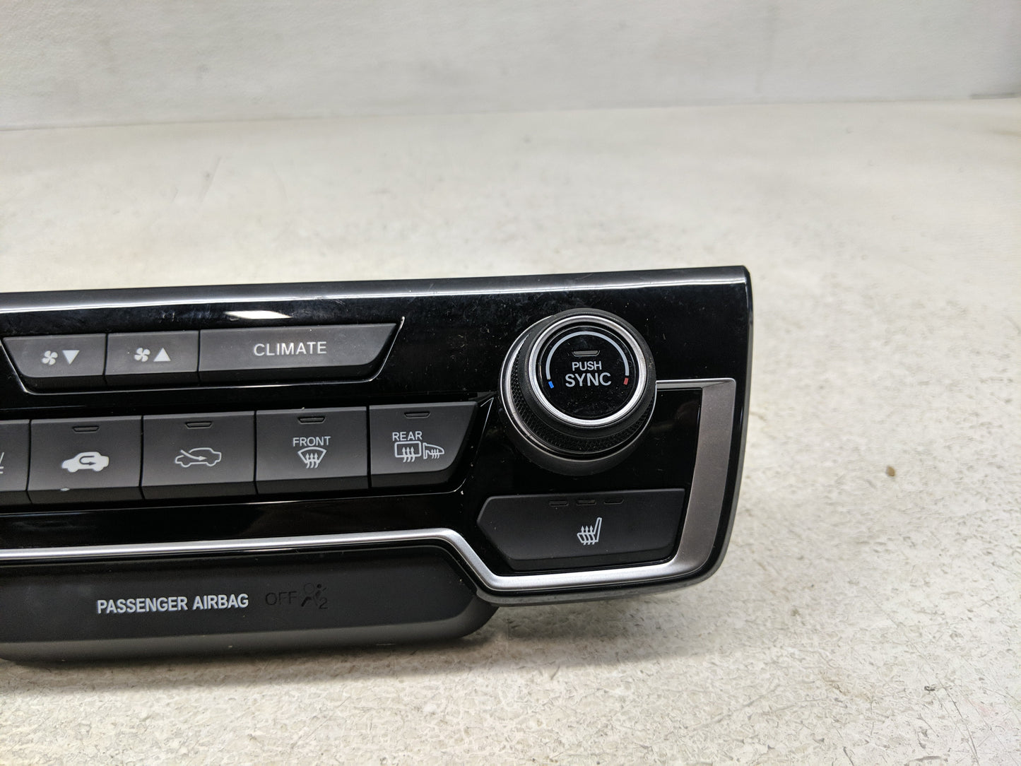 2017-2021 Honda Cr-V Climate Control Module Temperature AC/Heater Replacement P/N:79620-TLA-A413-M1 Fits OEM Used Auto Parts