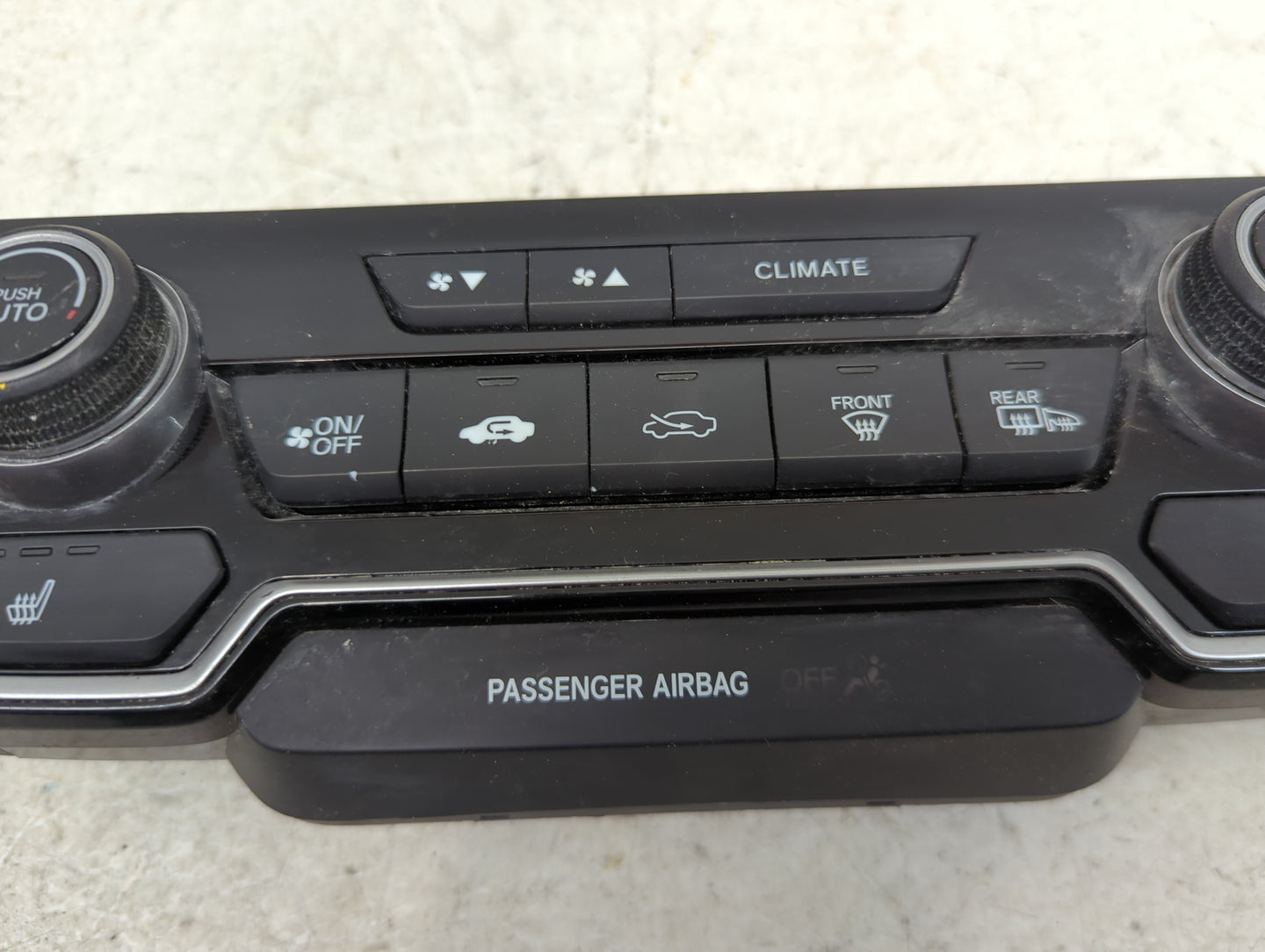 2019 Honda Cr-V Climate Control Module Temperature AC/Heater Replacement P/N:79620TLAA413M1 Fits OEM Used Auto Parts - Oemus