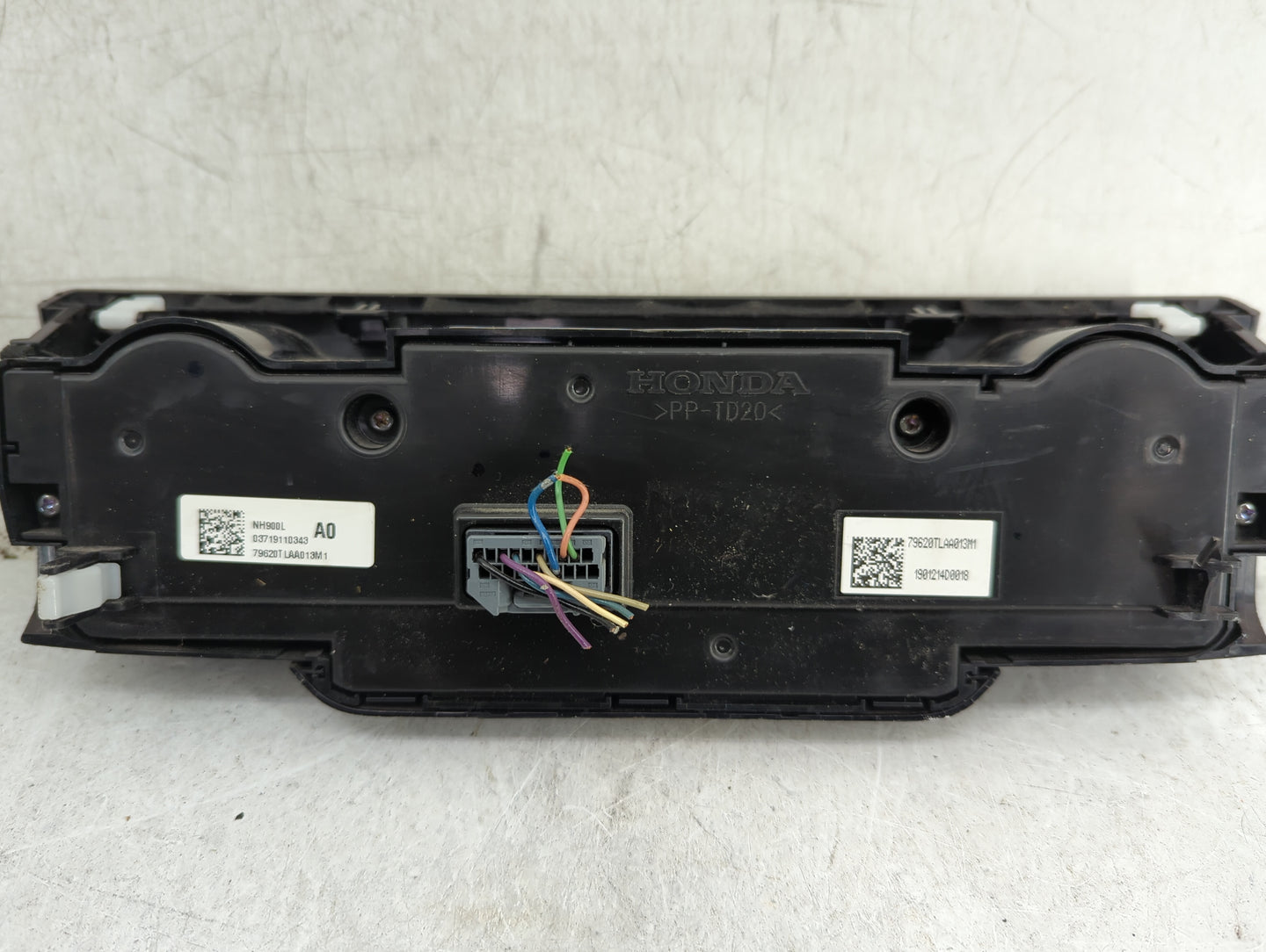 2019 Honda Cr-V Climate Control Module Temperature AC/Heater Replacement P/N:79620TLAA013M1 79620TLAAA13M1 Fits OEM Used Aut