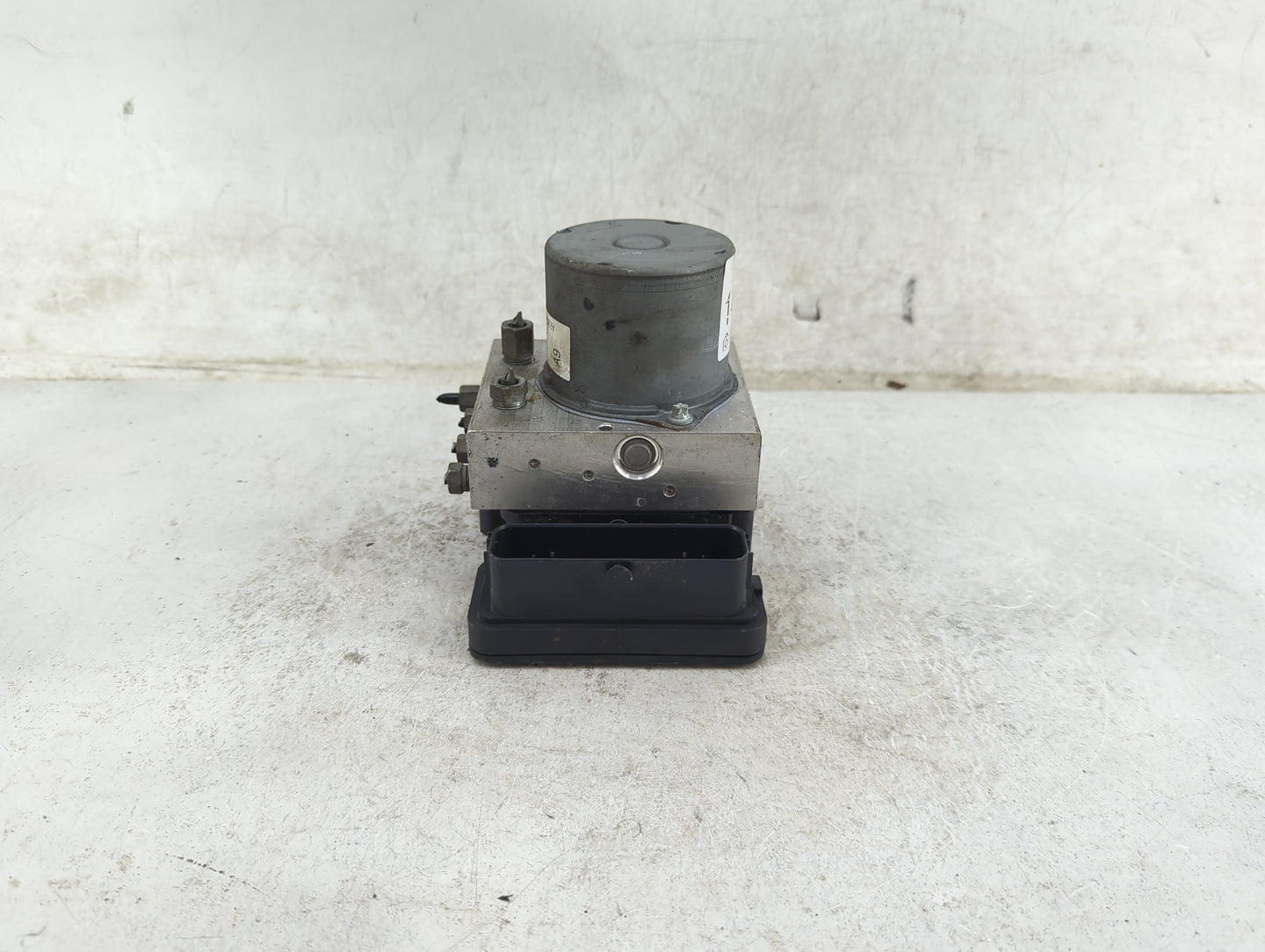 2017-2019 Honda Cr-V ABS Pump Control Module Replacement P/N:57110-TLA-A960-M1 269856 Fits Fits 2017 2018 2019 OEM Used Auto