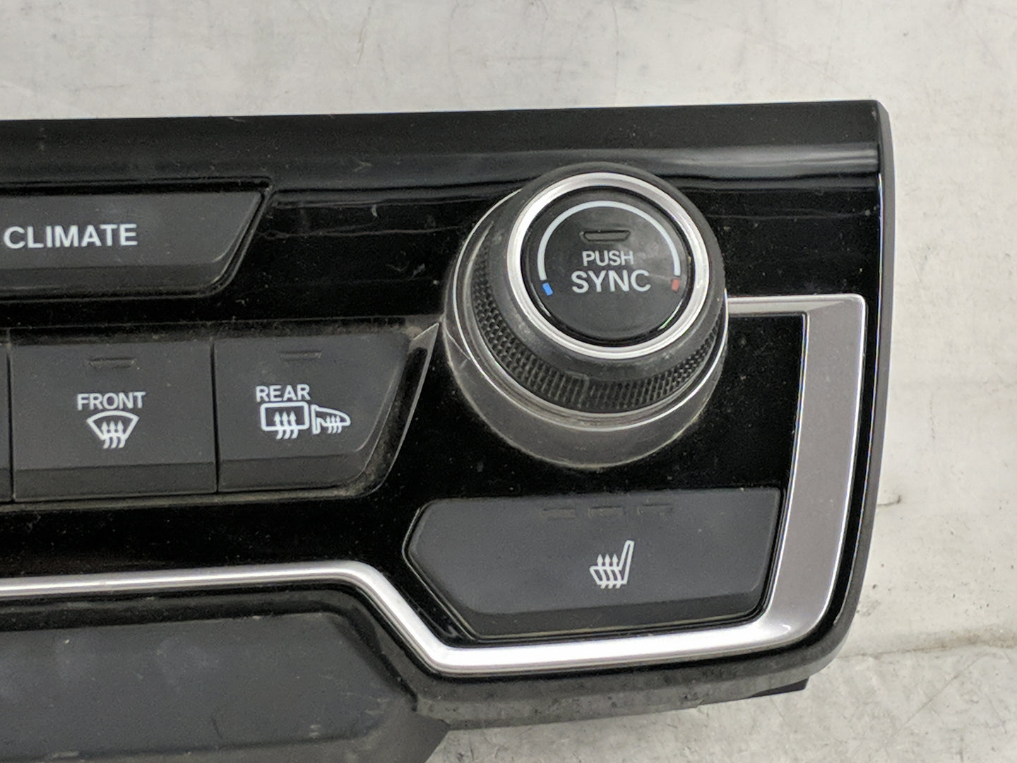 2017-2019 Honda Cr-V Climate Control Module Temperature AC/Heater Replacement P/N:79620TLAC413M1 31818041955 Fits OEM Used A