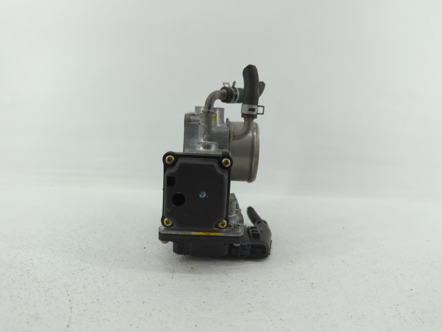 2017-2018 Honda Cr-V Throttle Body P/N:GMG9A Fits Fits 2016 2017 2018 2019 OEM Used Auto Parts - Oemusedautoparts1.com