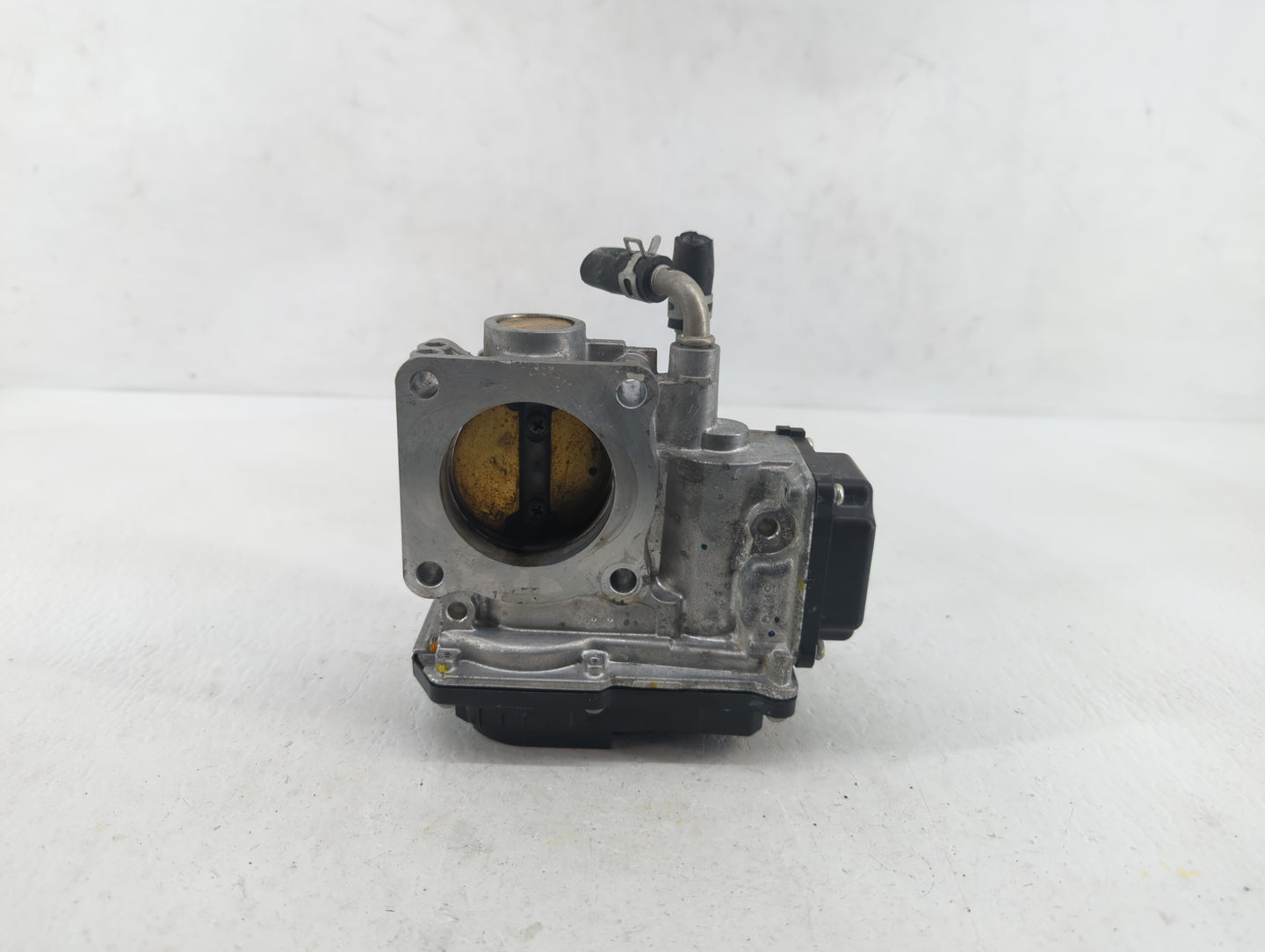 2017-2018 Honda Cr-V Throttle Body P/N:GMG9A Fits Fits 2016 2017 2018 2019 OEM Used Auto Parts - Oemusedautoparts1.com